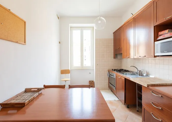 Like At Piramide Řím